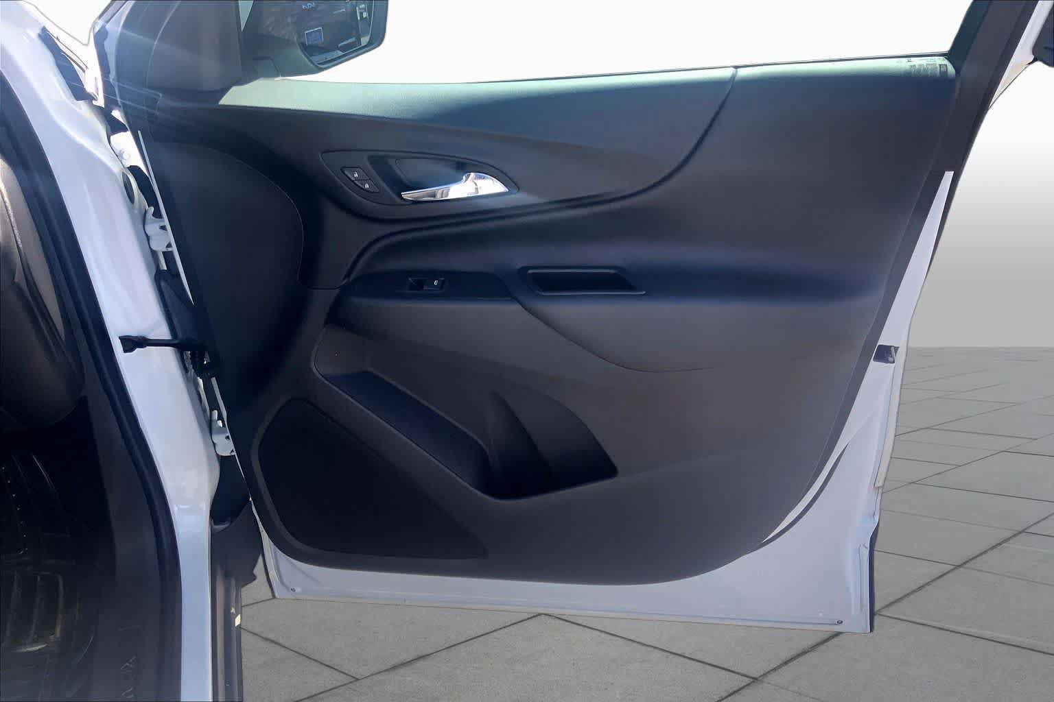 Used 2024 Chevrolet Equinox LT FWD image 23