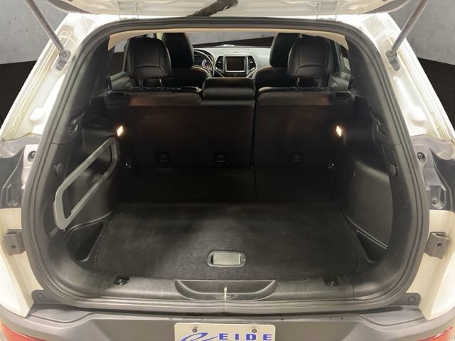 Used 2017 Jeep Cherokee Limited AWD/4WD image 23