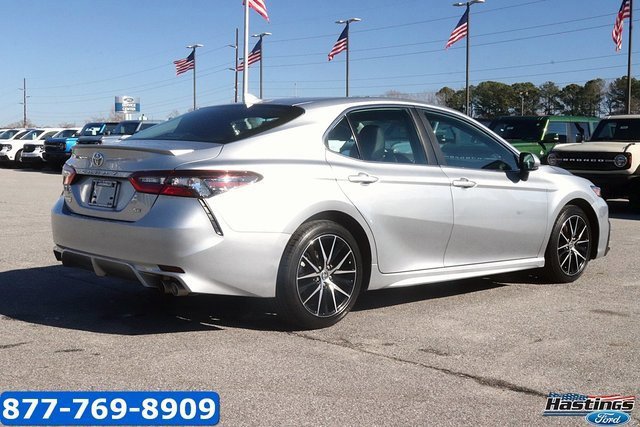 Used 2024 Toyota Camry SE image 3
