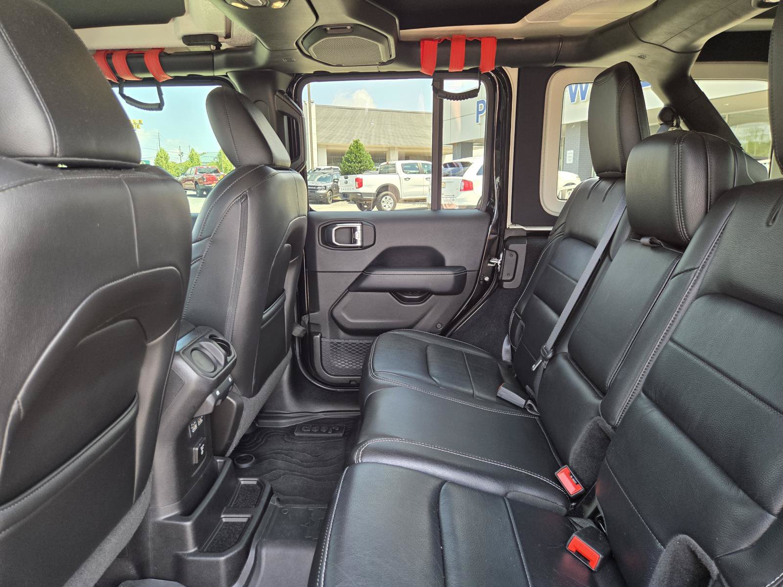 Used 2019 Jeep Wrangler Unlimited Sahara AWD/4WD image 15