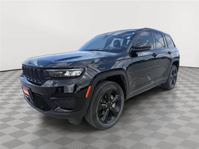 Used 2024 Jeep Grand Cherokee Altitude AWD/4WD image 3