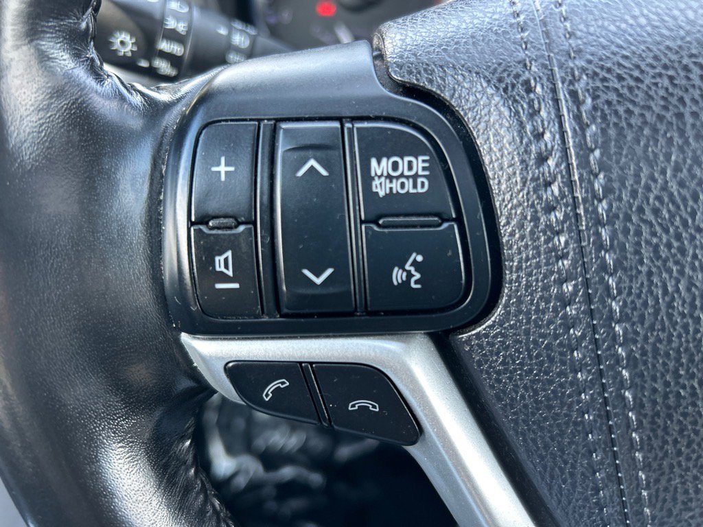 Used 2018 Toyota Highlander XLE w/ Carpet Mat Package (TMS) image 25