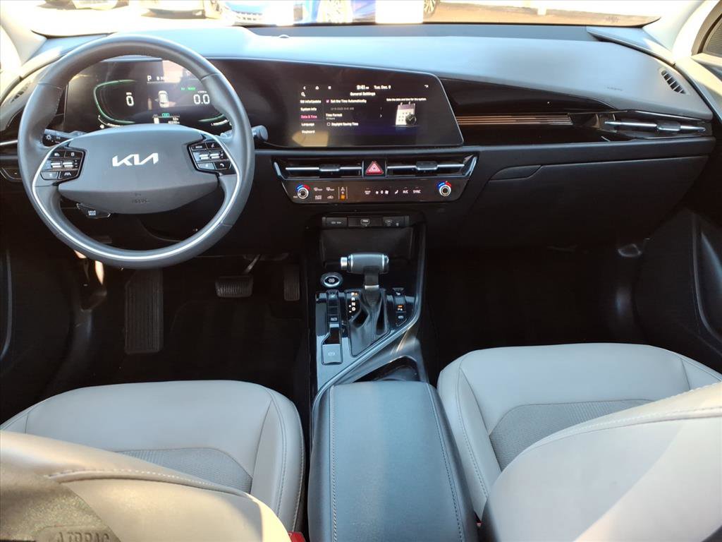 Used 2023 Kia Niro EX image 18