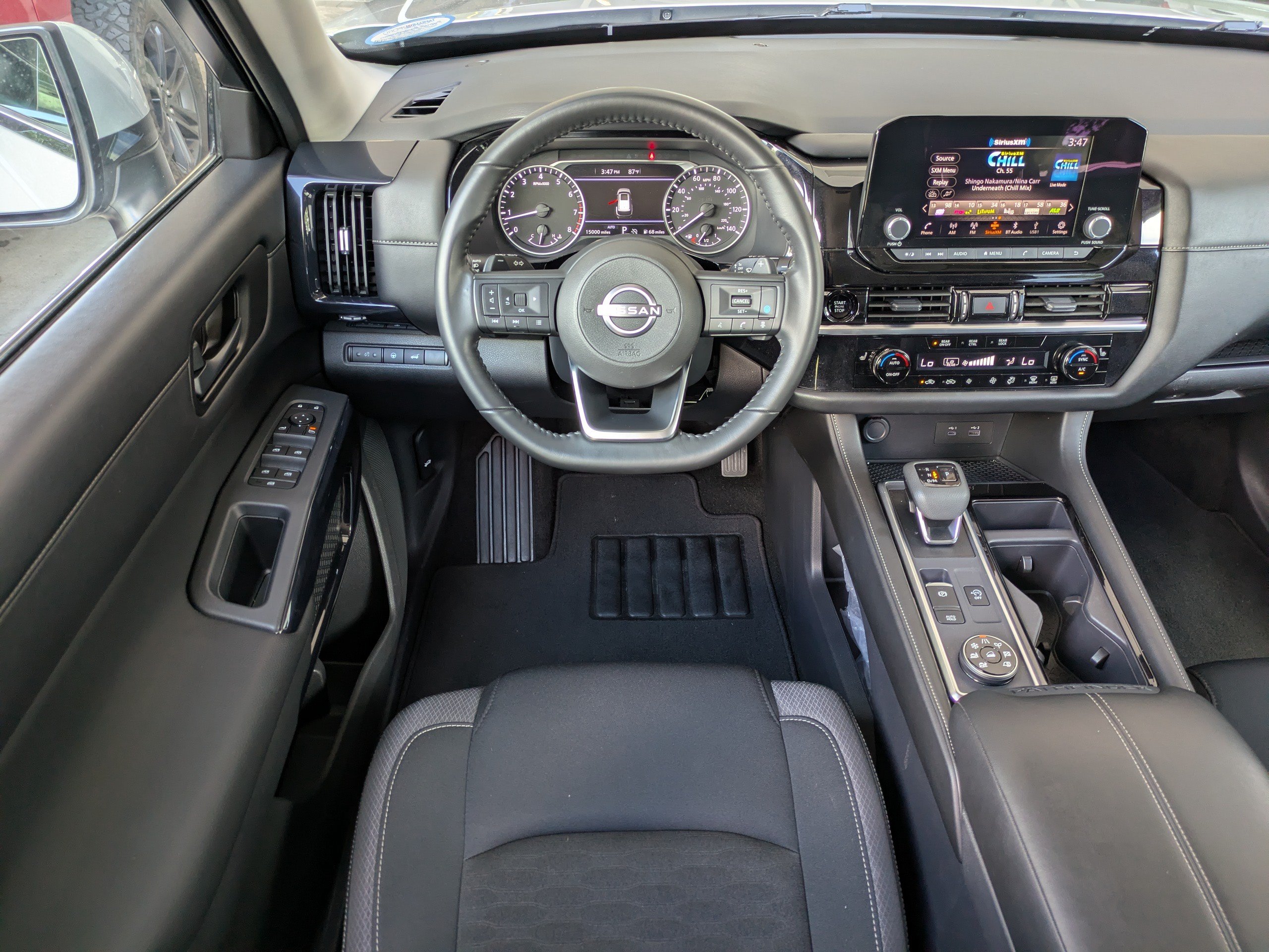 Used 2025 Nissan Pathfinder SV AWD/4WD image 18