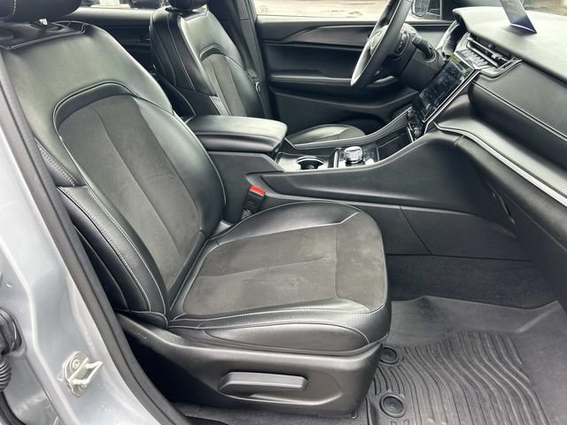 Used 2023 Jeep Grand Cherokee L Laredo AWD/4WD image 31