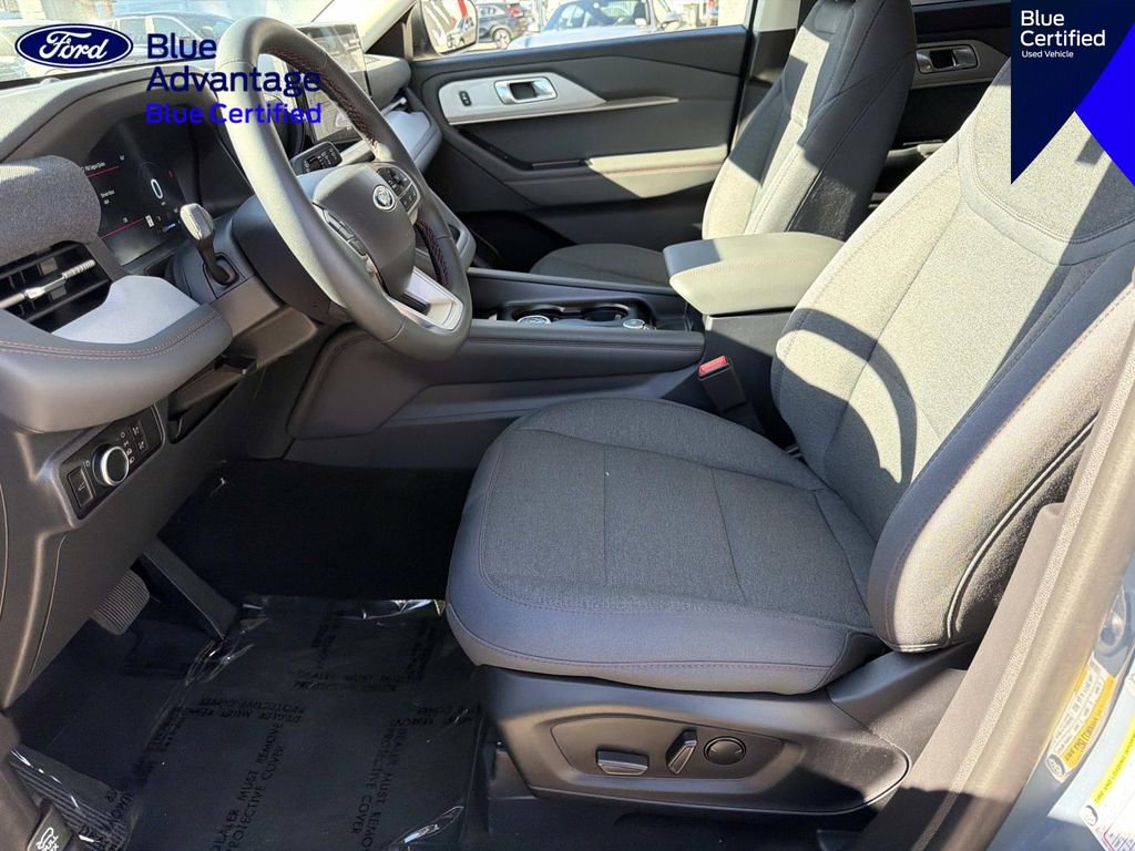 Certified 2025 Ford Explorer Active RWD image 18