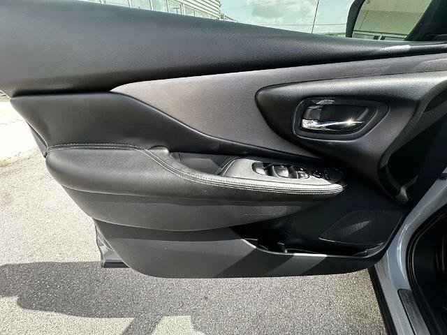Used 2023 Nissan Murano SV w/ SV Midnight Edition Package FWD image 16