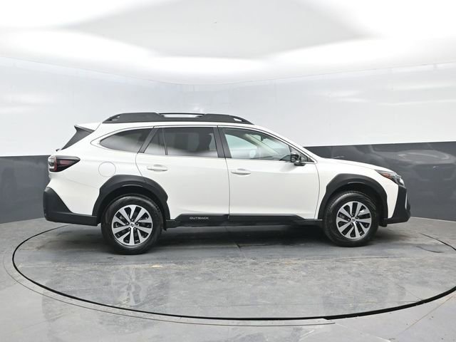 Used 2025 Subaru Outback Premium AWD/4WD image 3