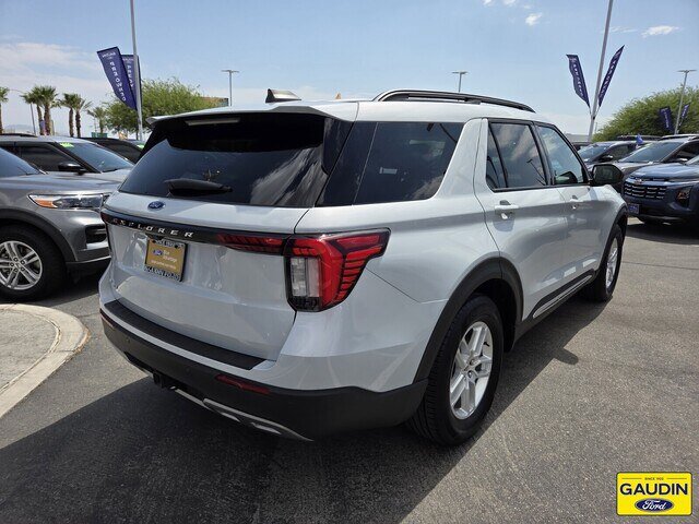 Certified 2025 Ford Explorer Active w/ Active Comfort Package RWD image 7