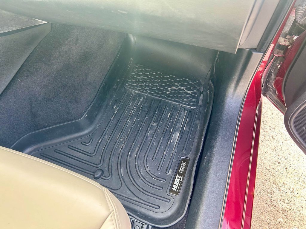 Used 2017 Chrysler 300 Limited w/ Value Package image 18