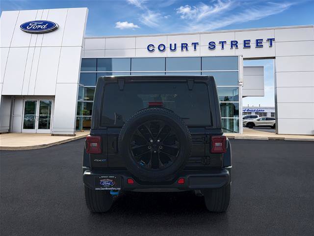 Used 2023 Jeep Wrangler Unlimited Sahara w/ Cold Weather Group AWD/4WD image 6
