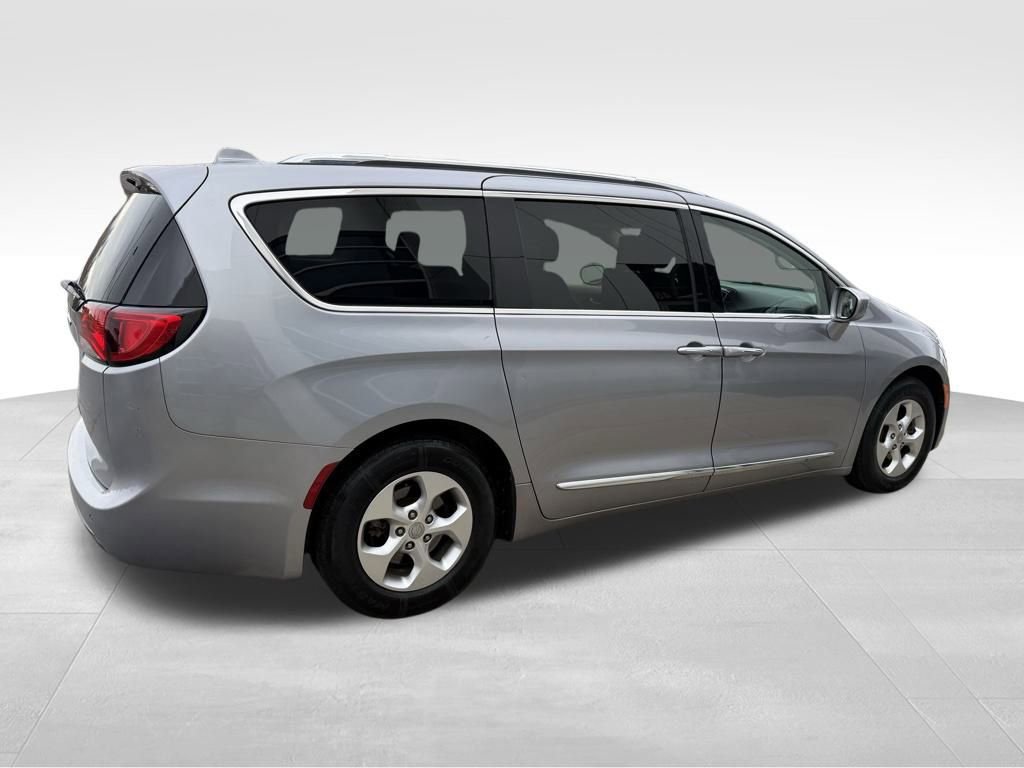 Used 2017 Chrysler Pacifica Touring-L Plus image 11