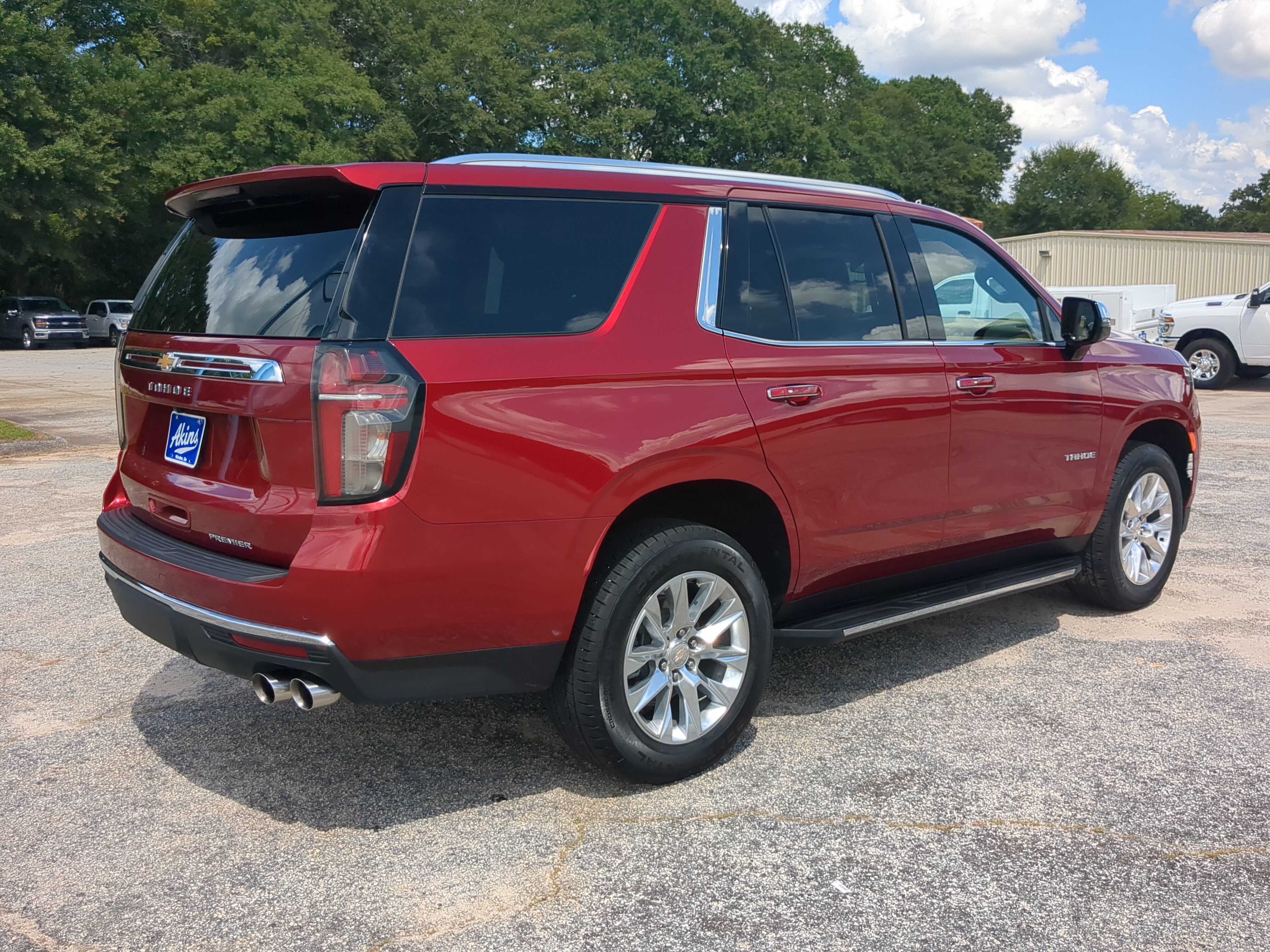 Used 2023 Chevrolet Tahoe Premier AWD/4WD image 2