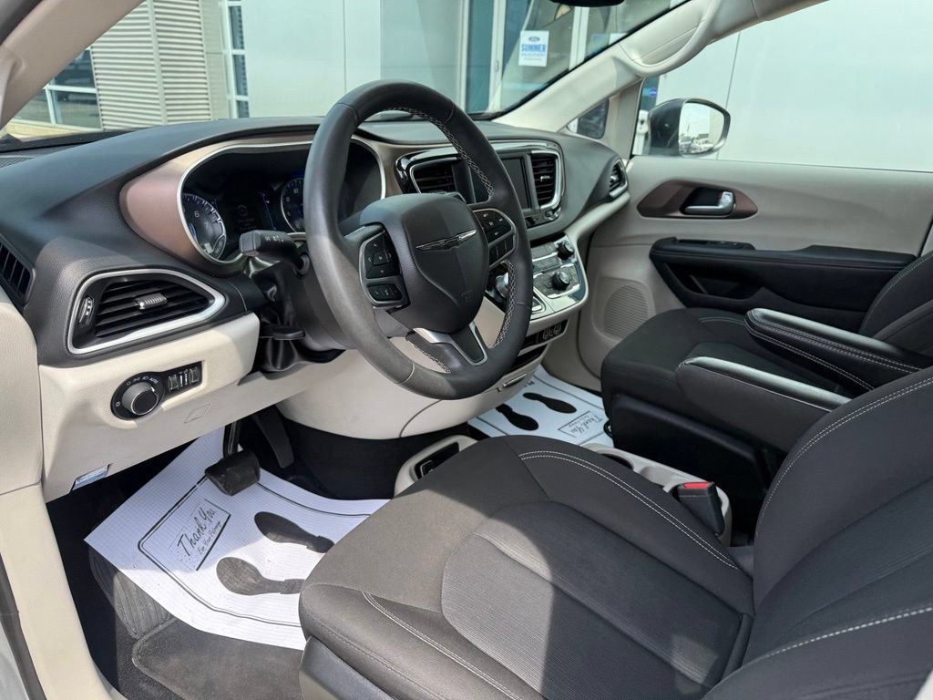 Used 2024 Chrysler Voyager LX FWD image 26