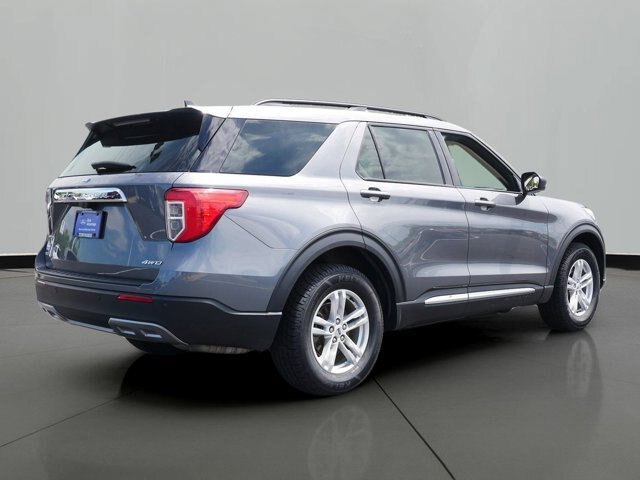 Certified 2023 Ford Explorer XLT w/ Equipment Group 202A AWD/4WD image 3