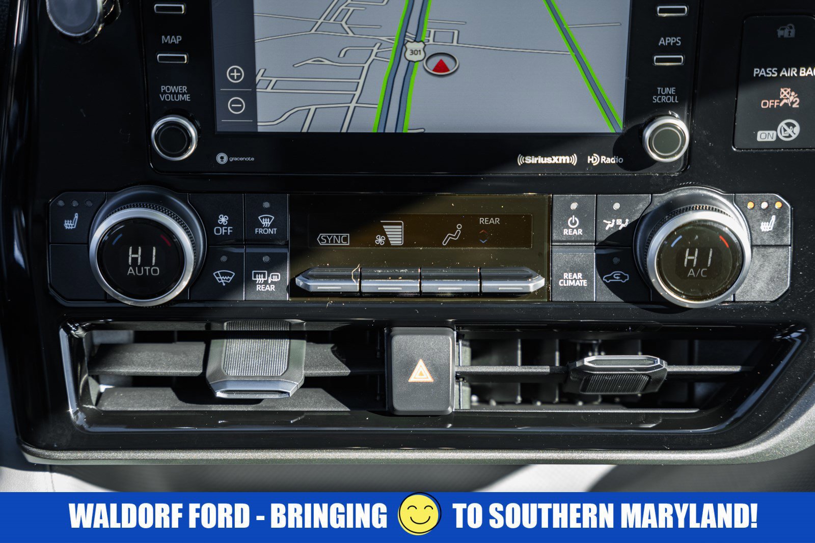 Used 2020 Toyota Highlander XLE image 24