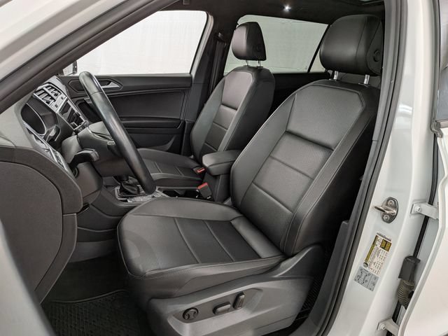 Used 2020 Volkswagen Tiguan SE R-Line AWD/4WD image 12