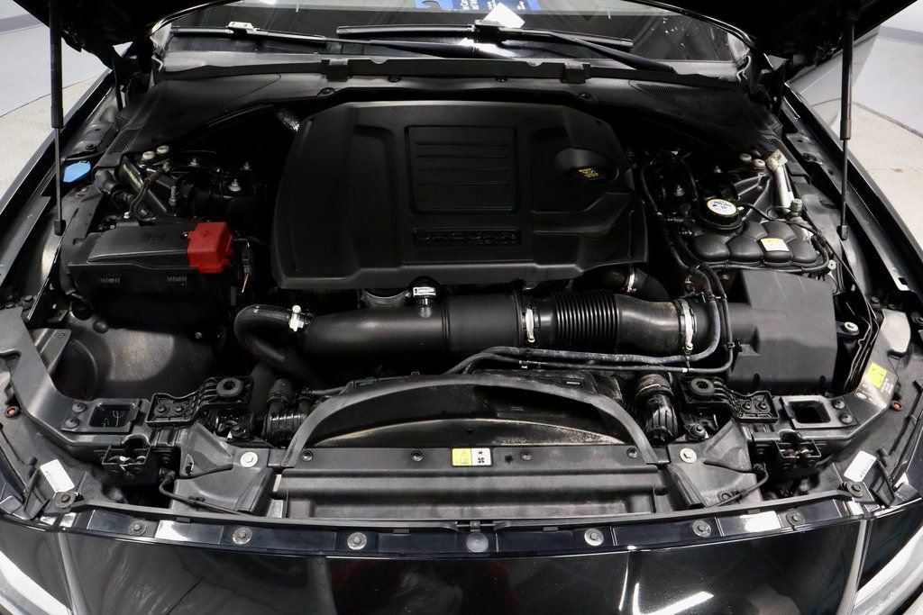 Used 2020 Jaguar XF Prestige image 16