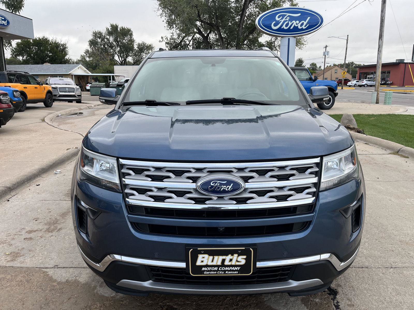Certified 2019 Ford Explorer Limited AWD/4WD image 3