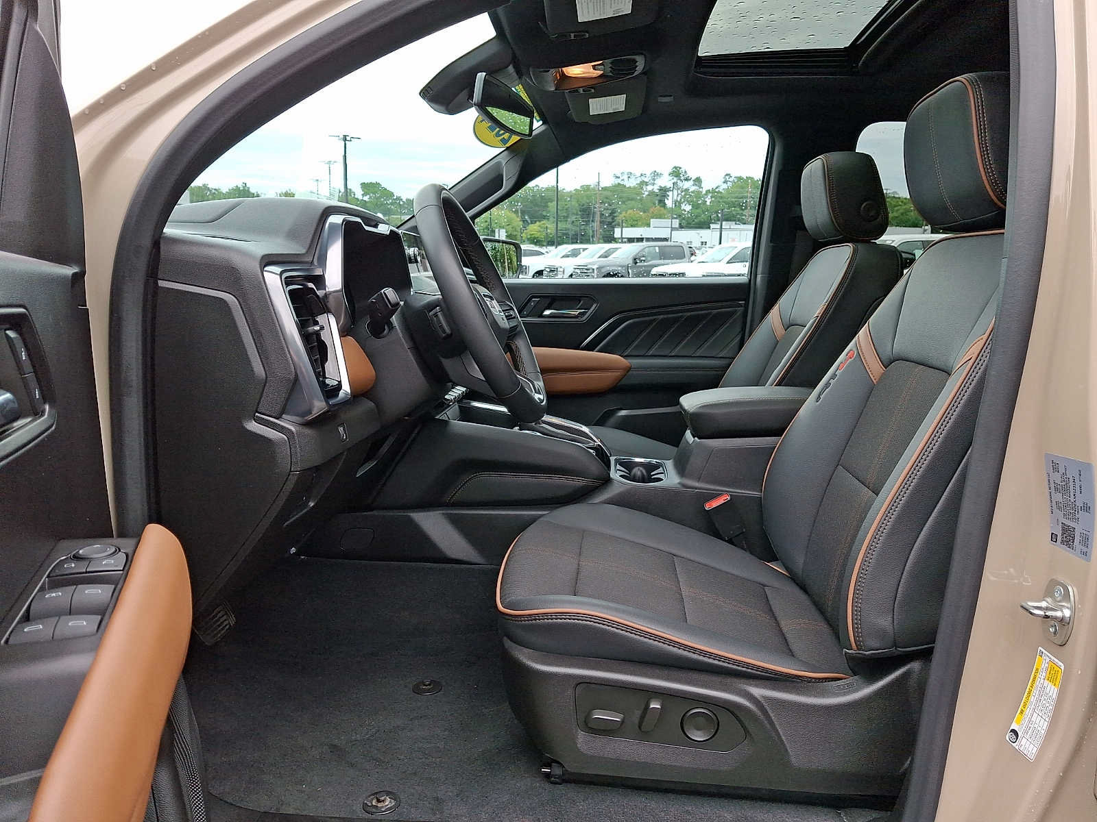 Used 2024 GMC Canyon AT4 AWD/4WD image 14