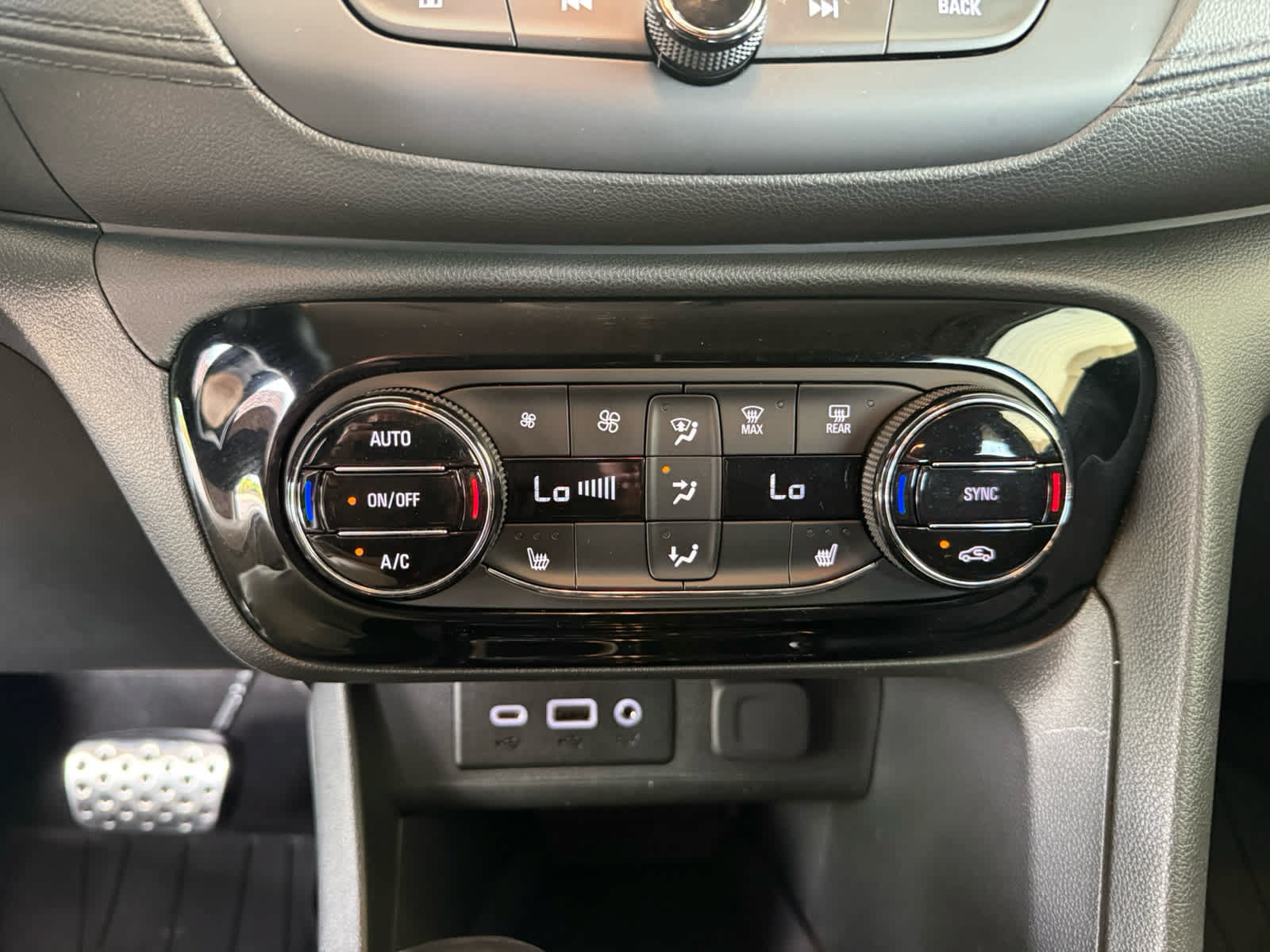 Used 2023 Buick Encore GX Select w/ Sport Touring Package AWD/4WD image 15