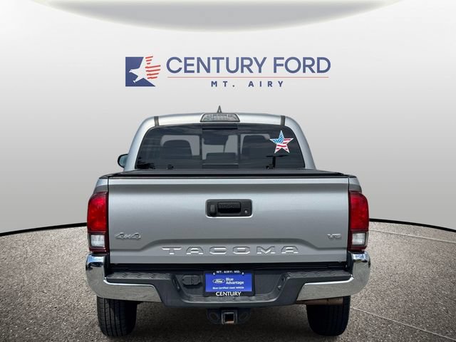 Used 2018 Toyota Tacoma SR5 w/ Four Season Floor Mat Package AWD/4WD image 3
