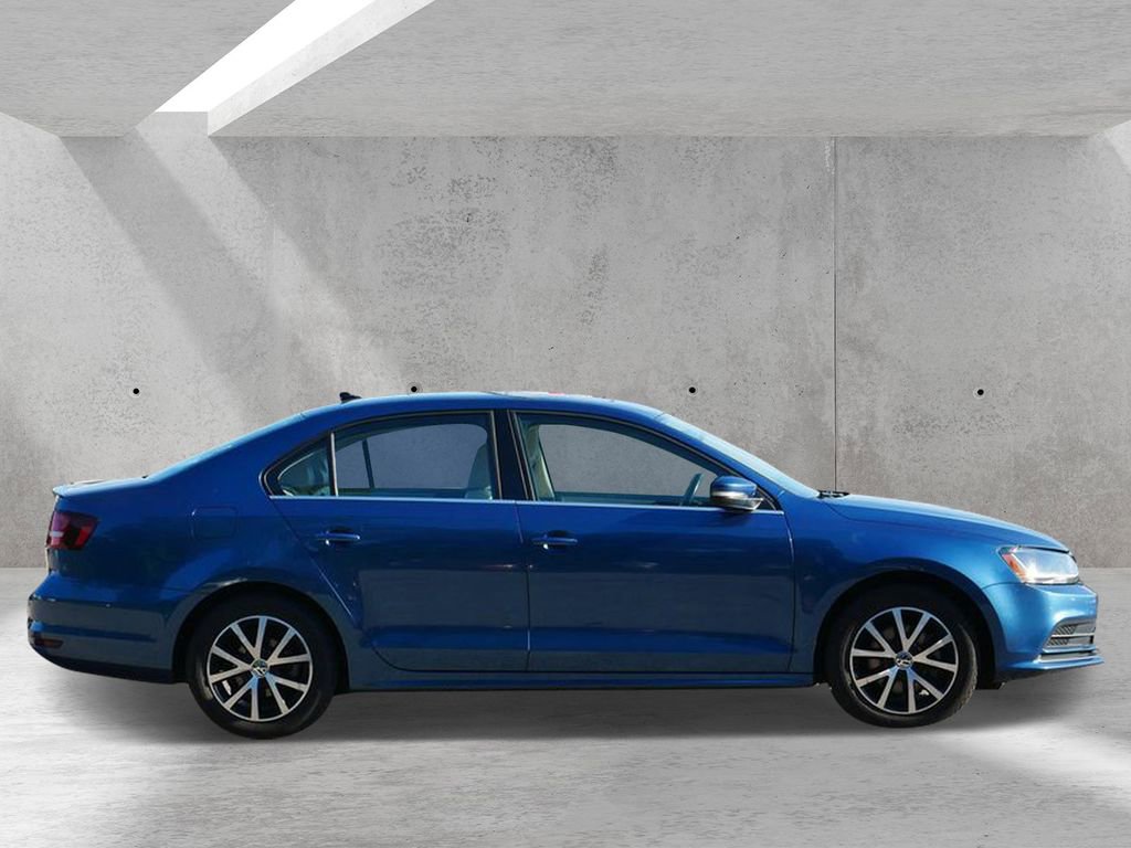 Used 2017 Volkswagen Jetta SE FWD image 2