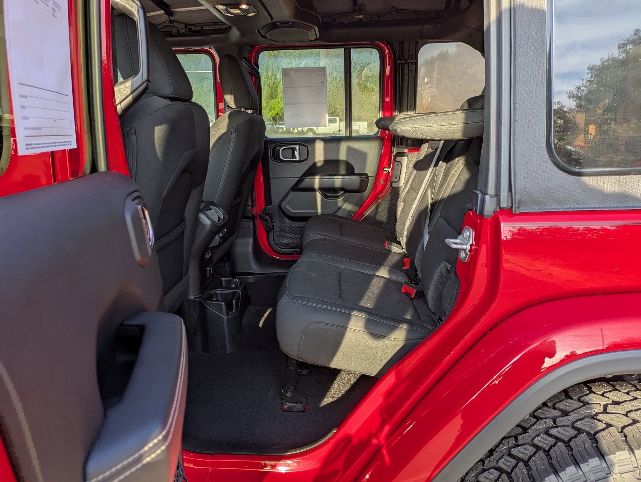 Used 2020 Jeep Wrangler Unlimited Sahara image 30