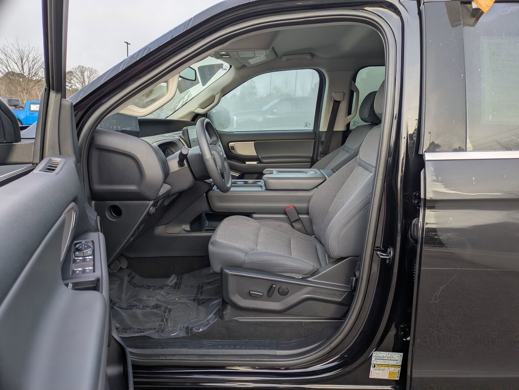 Certified 2025 Ford Expedition Active image 12