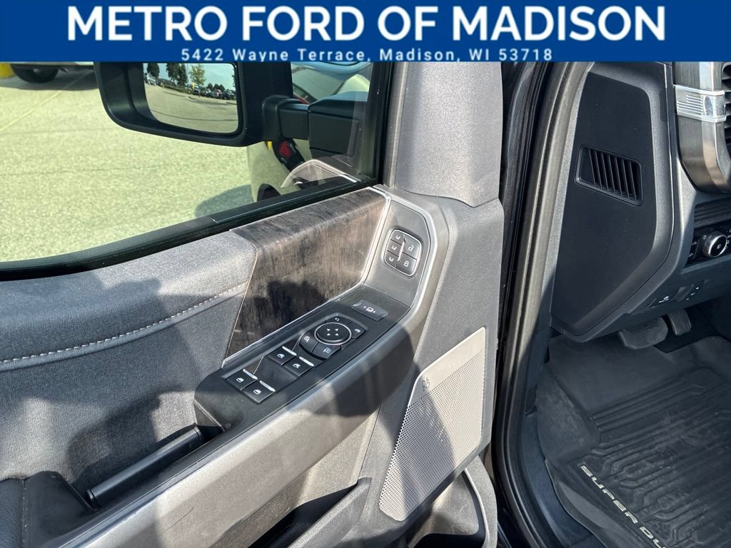 Certified 2025 Ford F250 Lariat w/ Black Appearance Package AWD/4WD image 15