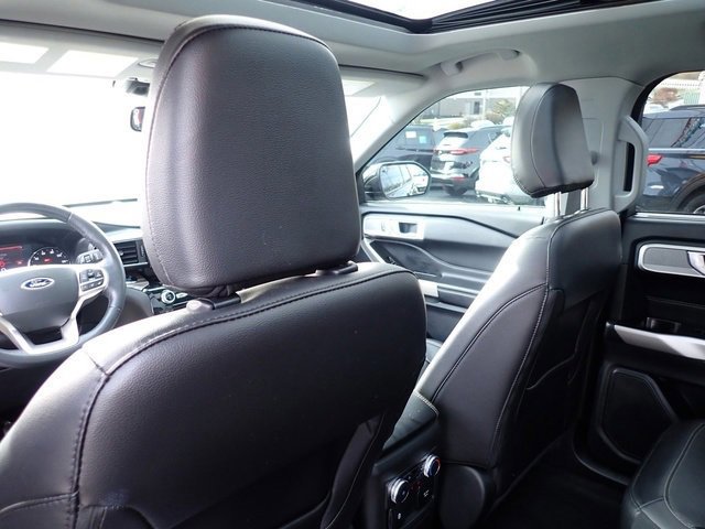 Certified 2022 Ford Explorer Limited w/ Equipment Group 301A image 17