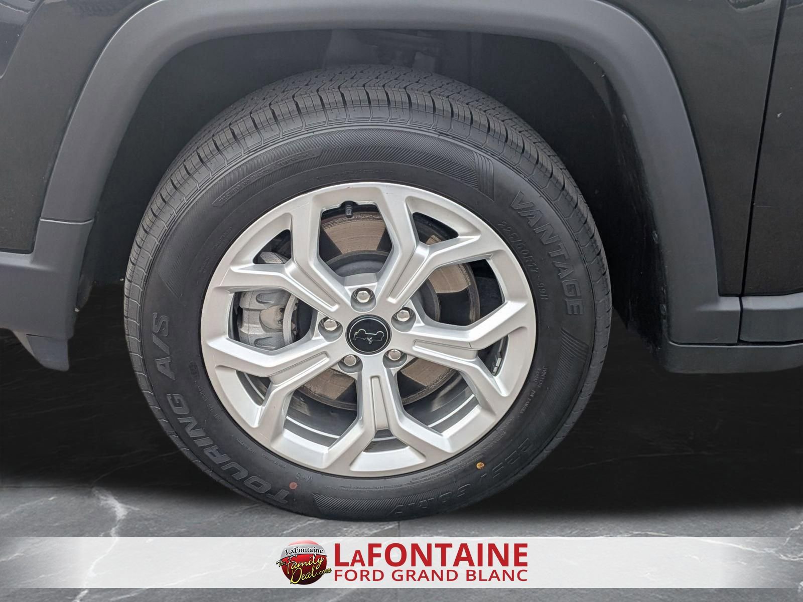 Used 2025 Jeep Compass Latitude w/ Sun & Sound Group AWD/4WD image 33