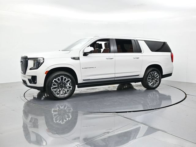 Used 2023 GMC Yukon XL Denali Ultimate AWD/4WD image 6