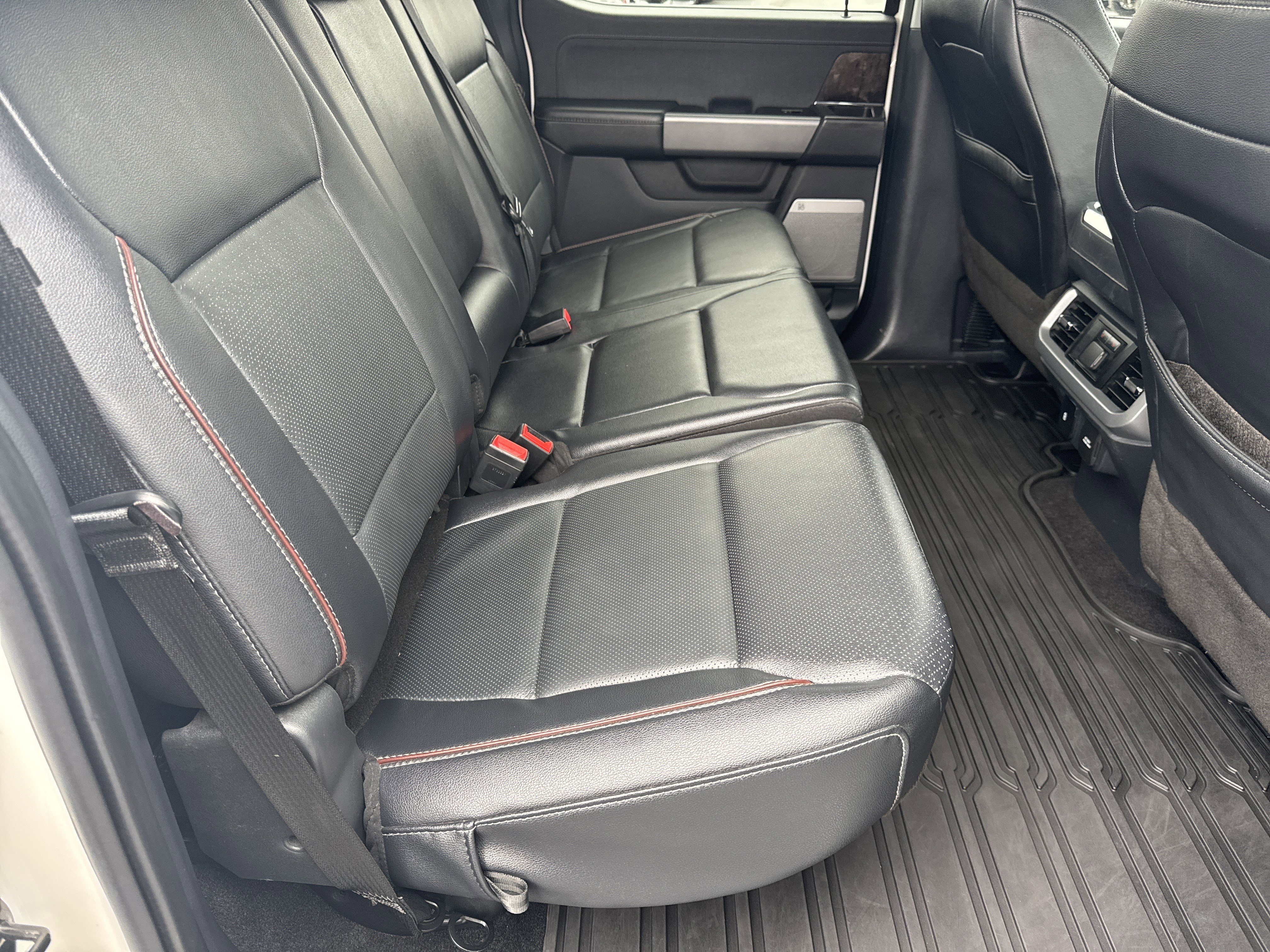 Certified 2022 Ford F150 Lariat w/ Equipment Group 502A High image 18