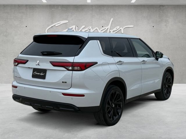 Used 2023 Mitsubishi Outlander SE Black Edition FWD image 16