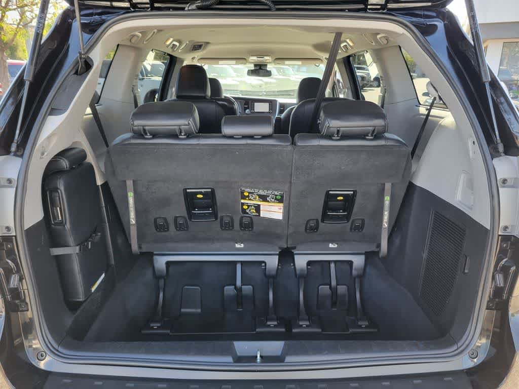 Used 2020 Toyota Sienna SE w/ Carpet Mat Package FWD image 13