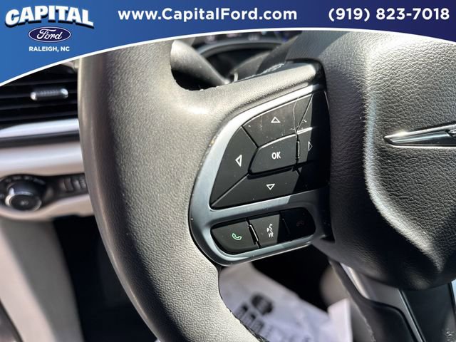 Used 2023 Chrysler Pacifica Touring-L FWD image 21
