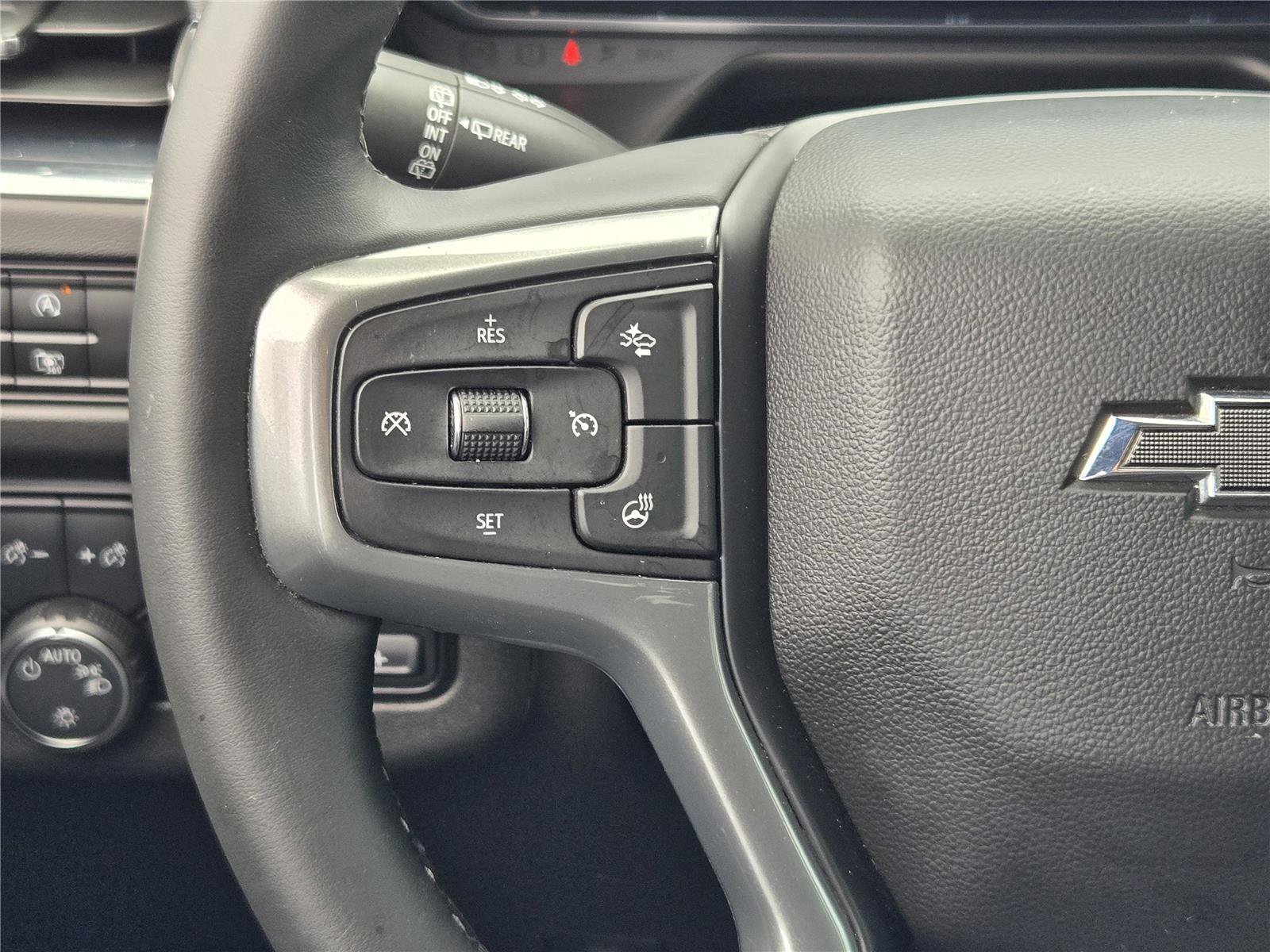 Used 2023 Chevrolet Tahoe Z71 w/ Luxury Package AWD/4WD image 33