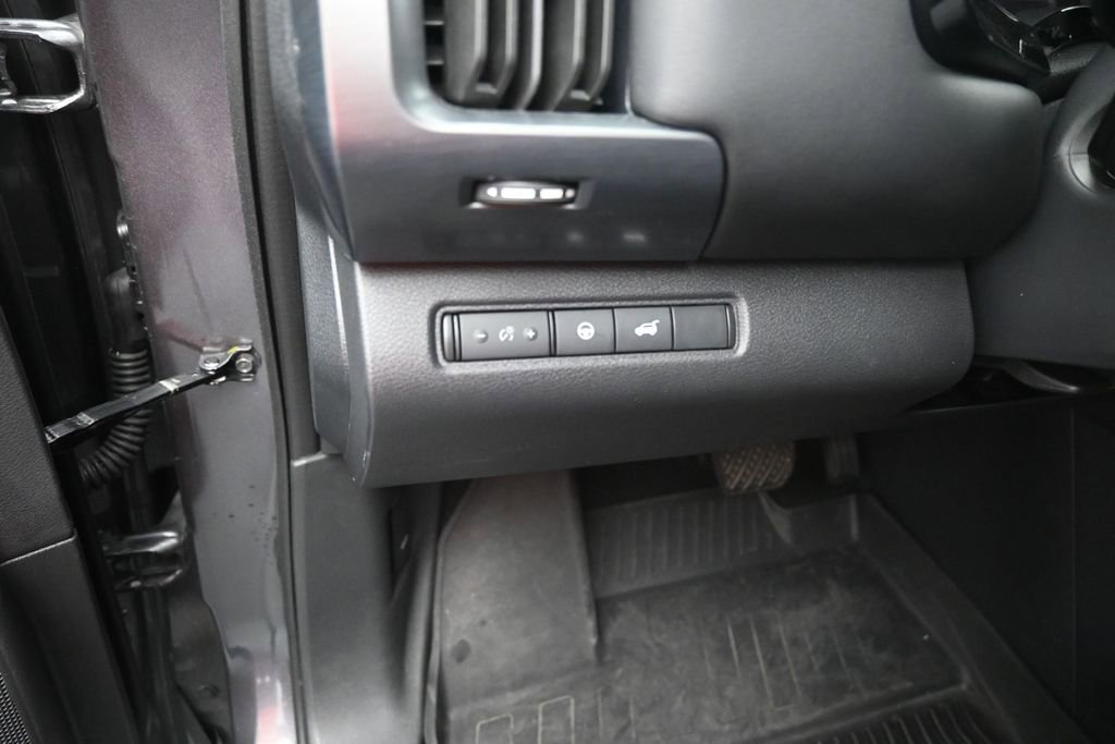 Used 2025 Nissan Pathfinder Rock Creek AWD/4WD image 13