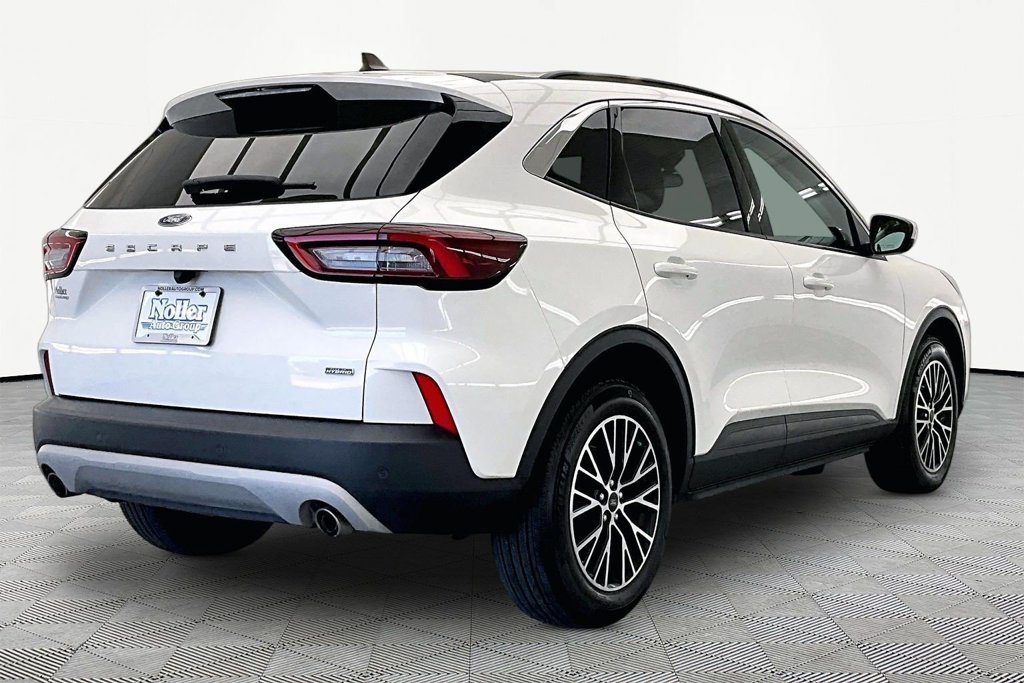 Certified 2023 Ford Escape SE FWD image 2
