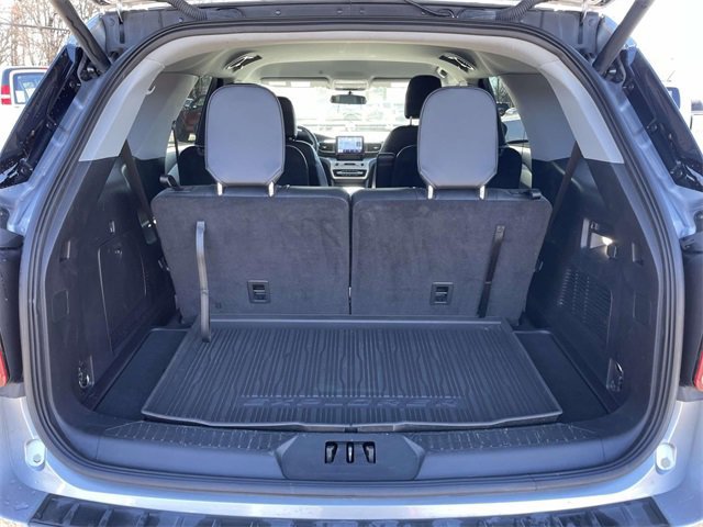 Certified 2022 Ford Explorer XLT w/ Equipment Group 202A image 8
