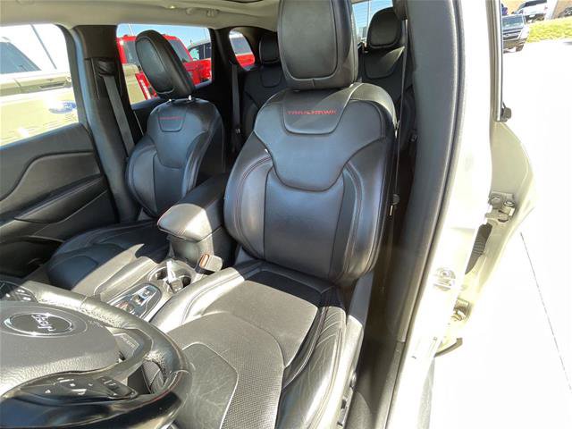 Used 2019 Jeep Cherokee Trailhawk AWD/4WD image 18