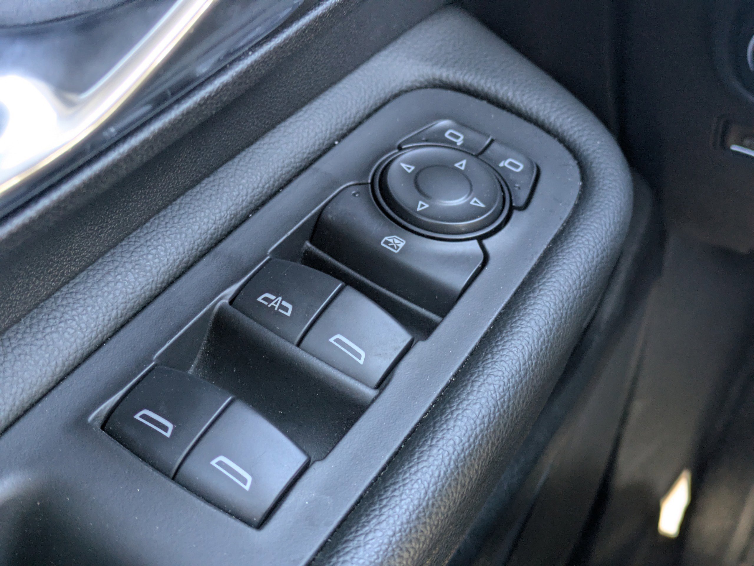 Used 2024 GMC Terrain SLE image 25