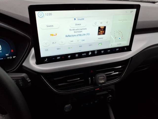 Certified 2025 Ford Escape Platinum AWD/4WD image 24