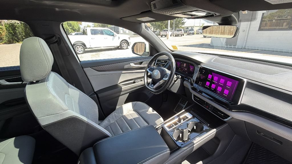 Used 2024 Volkswagen Atlas Cross Sport SEL R-Line AWD/4WD image 29