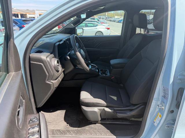 Used 2025 Chevrolet Colorado W/T w/ Advanced Trailering Package AWD/4WD image 11
