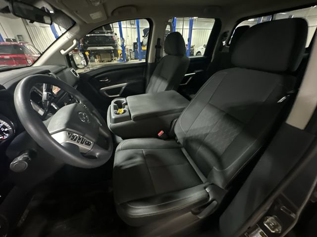 Used 2018 Nissan Titan SV AWD/4WD image 17