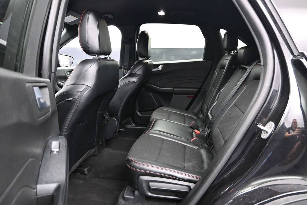 Certified 2025 Ford Escape ST-Line Select AWD/4WD image 17