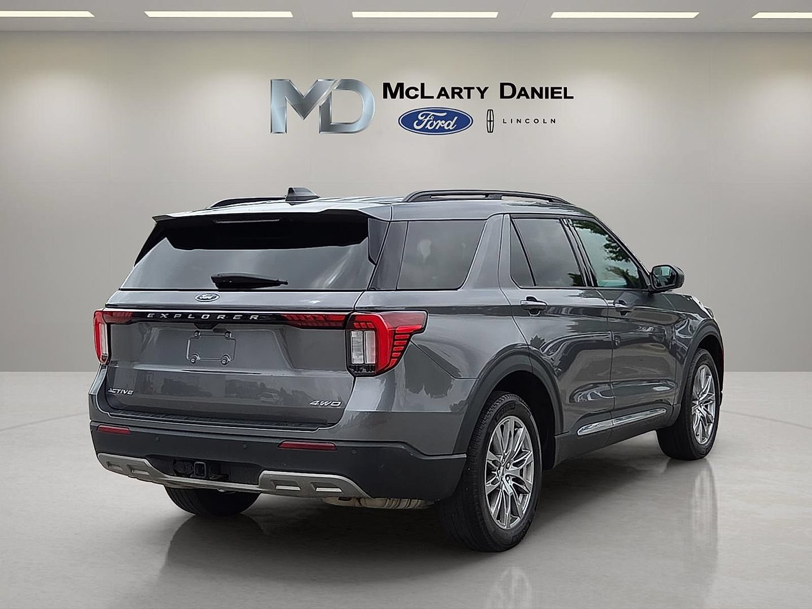 Certified 2025 Ford Explorer Active w/ Active Comfort Package AWD/4WD image 5