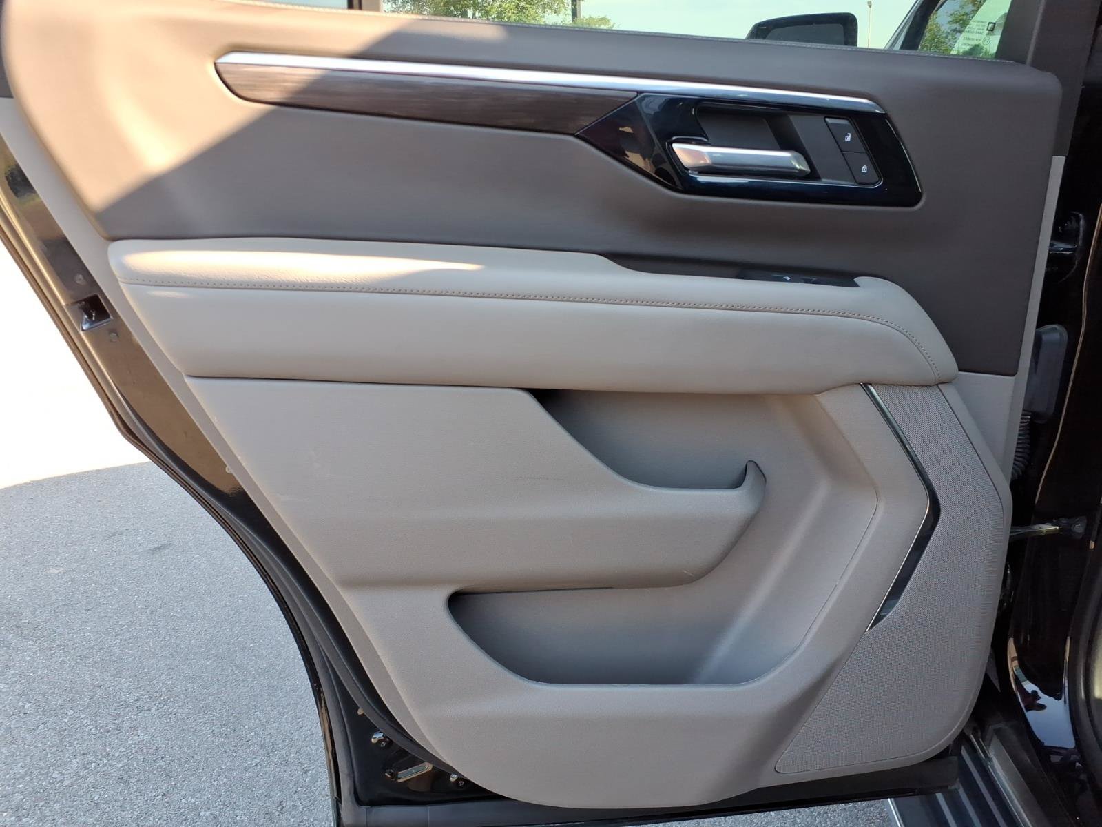 Used 2025 Chevrolet Tahoe LT AWD/4WD image 14